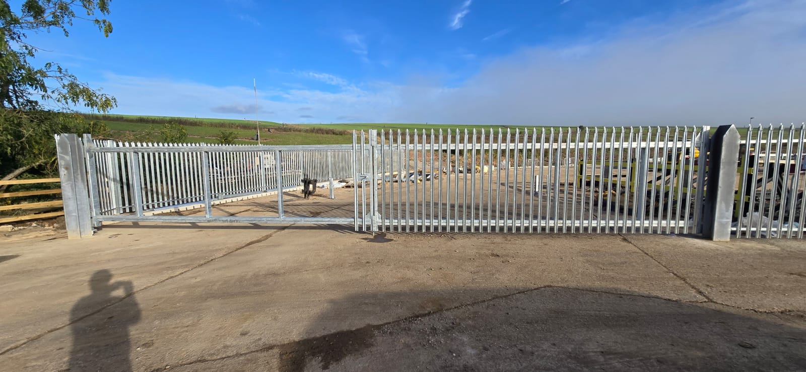 Large industrial security gates - automated vehicle access control systems UK
